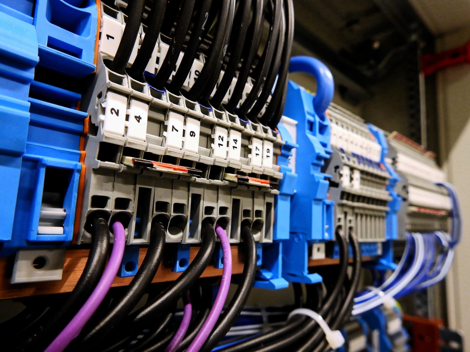 B4D El – Trygga elinstallationer för hem och fastigheter